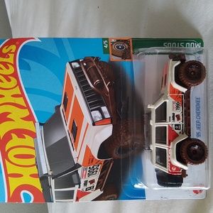 Hot Wheels Treasure Hunt 95 Jeep Cherokee